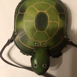 Handmade genuine leather crossbody turtle handbag